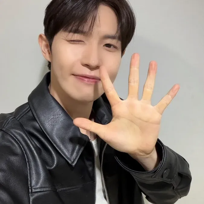 Behind-the-scenes cut of Kim Jaehwan