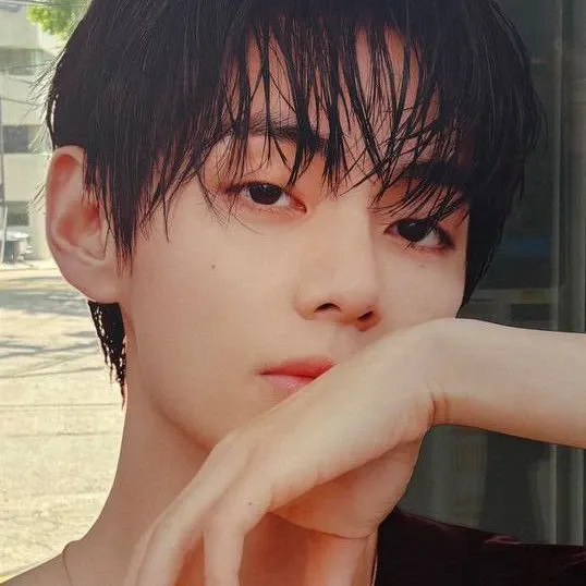 Foto terbaru V (BTS)