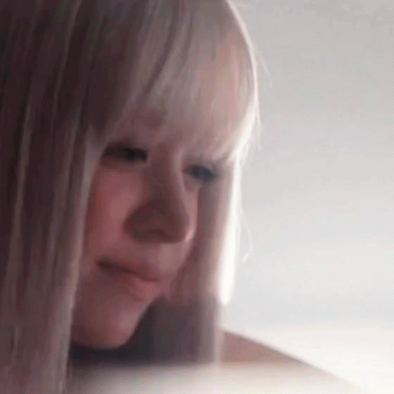 A moment captured by LILY (NMIXX)'s fan