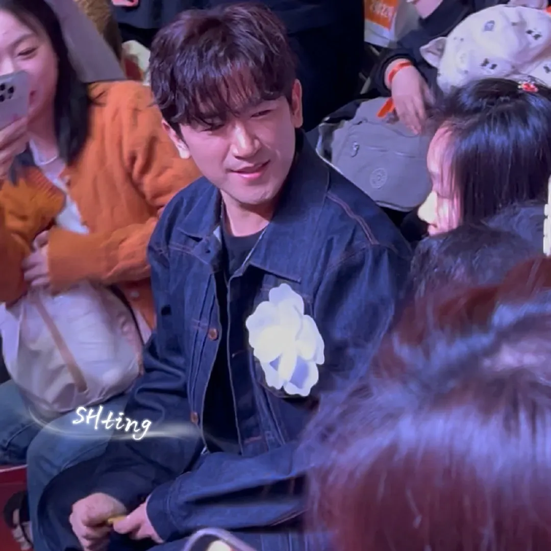 A moment captured by Lee Minwoo (SHINHWA)'s fan