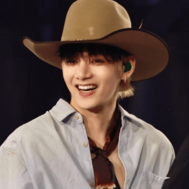 뷔 (방탄소년단)의 최신 사진