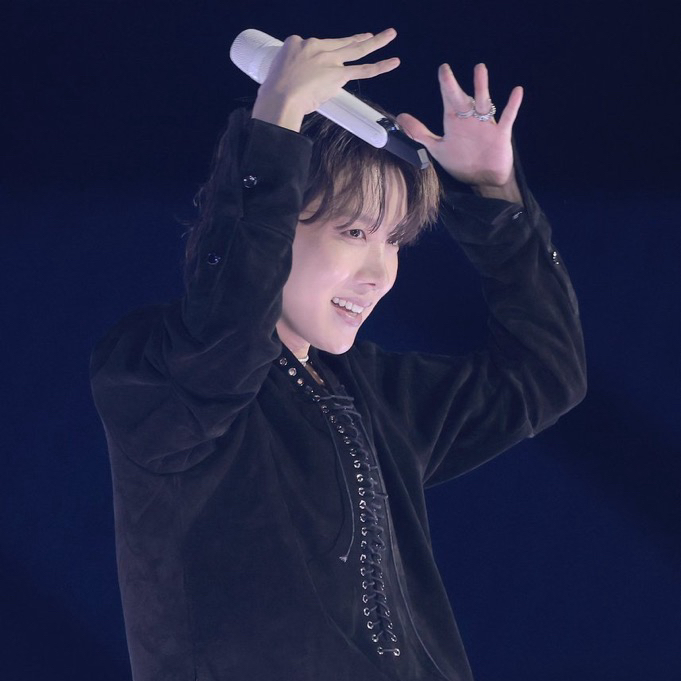 Foto aktivitas terbaru j-hope (BTS)