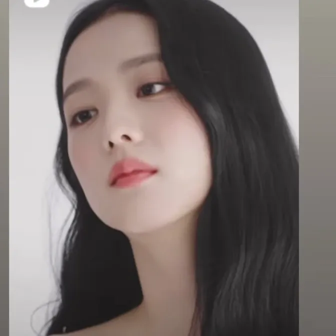 Latest photo of Jisoo (BLACKPINK)