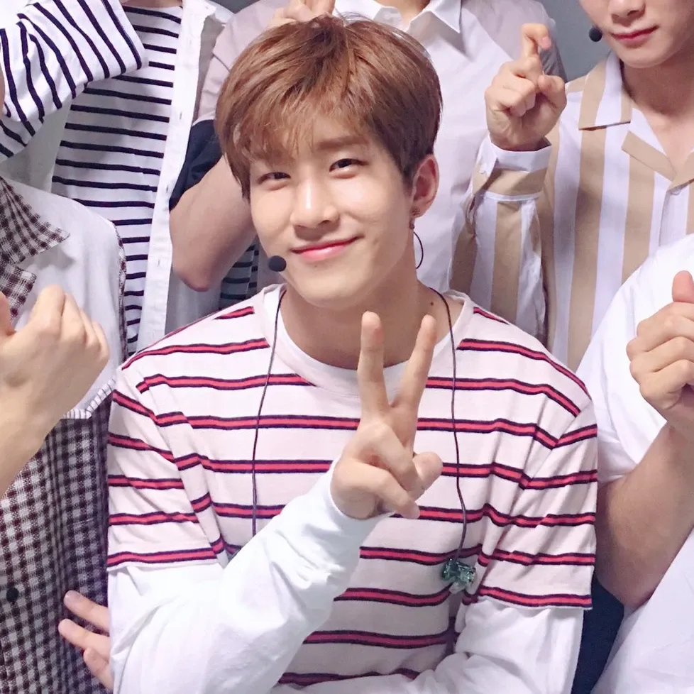 A moment captured by Jinjin (ASTRO)'s fan
