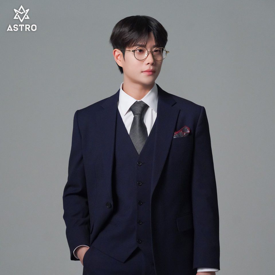 A moment captured by MJ (ASTRO)'s fan