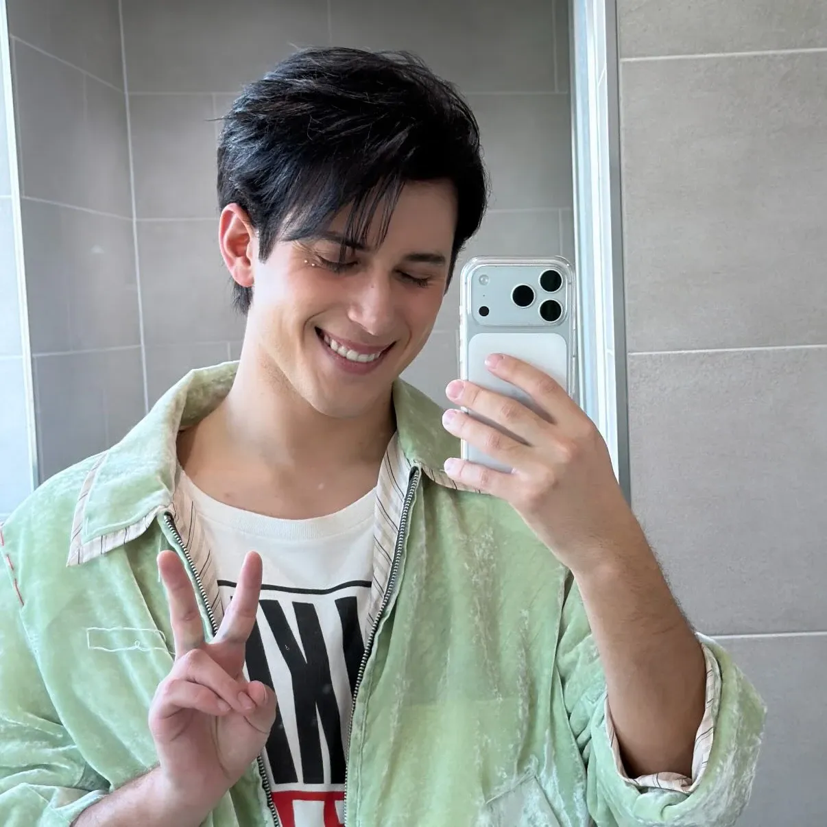 Behind-the-scenes cut of Alejandro (SANTOS BRAVOS)