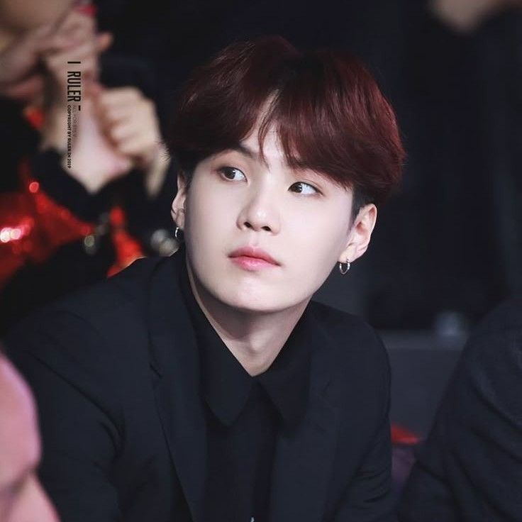 Foto aktivitas terbaru SUGA (BTS)