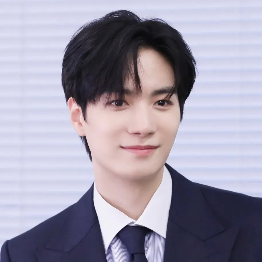 Recent activity shot of Kim Jonghyeon