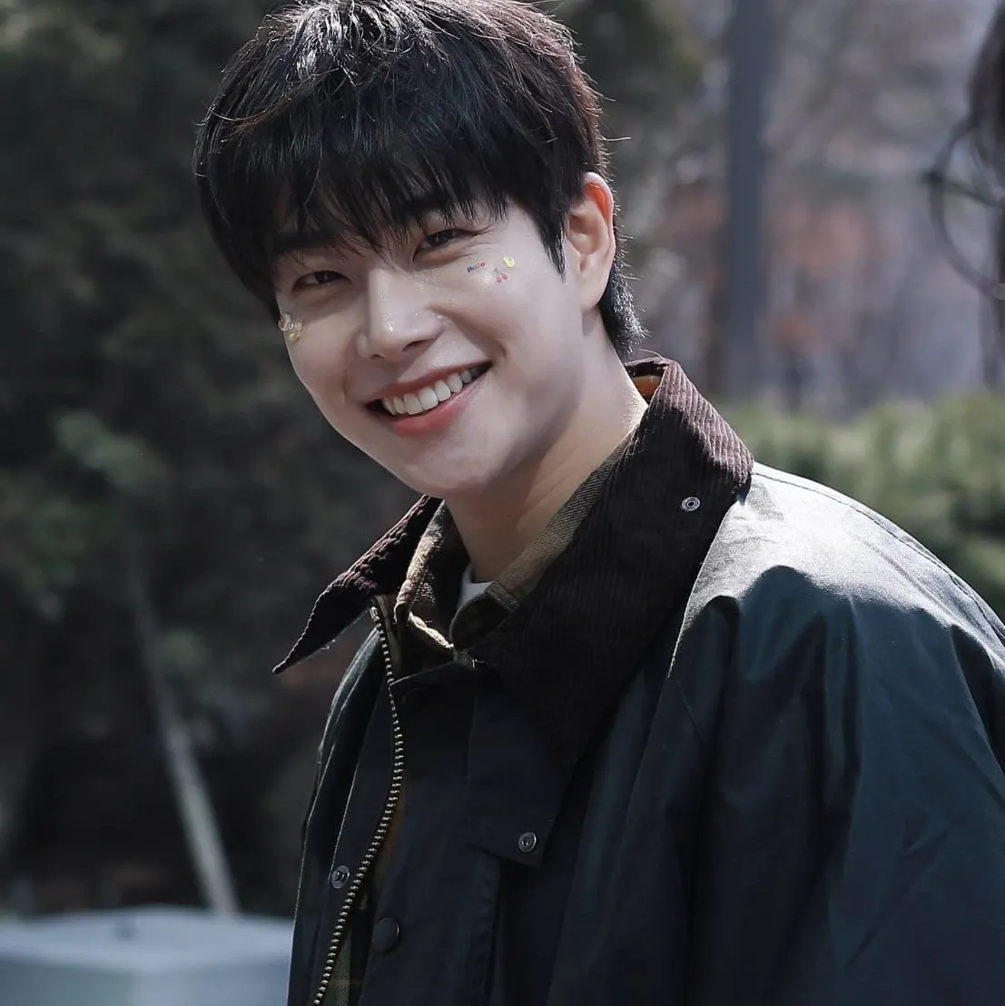 A moment captured by MJ (ASTRO)'s fan