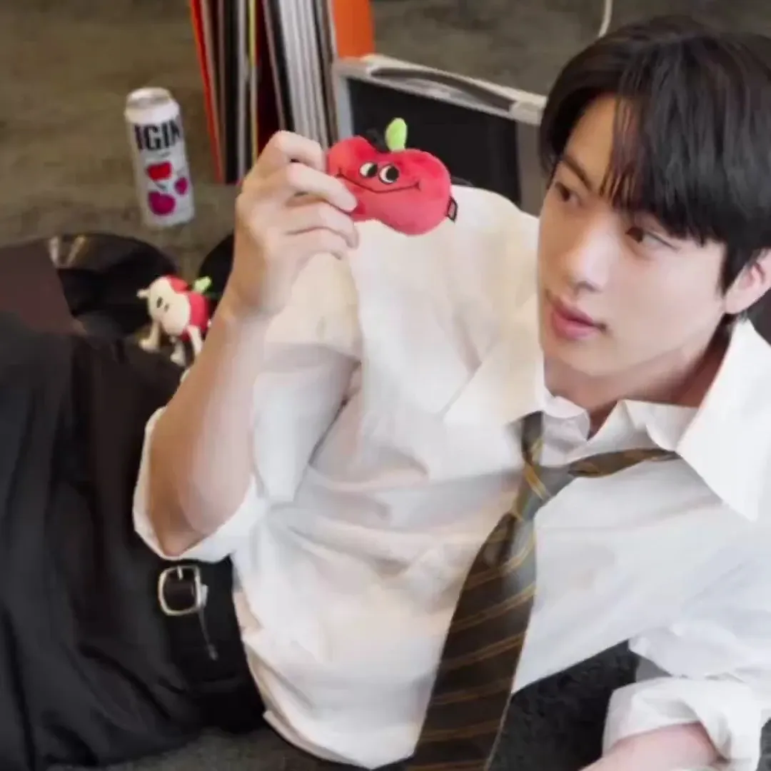 Potret di balik layar Jin (BTS)