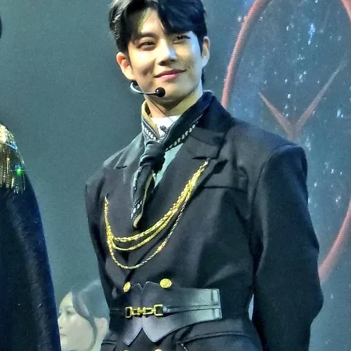 A moment captured by MJ (ASTRO)'s fan