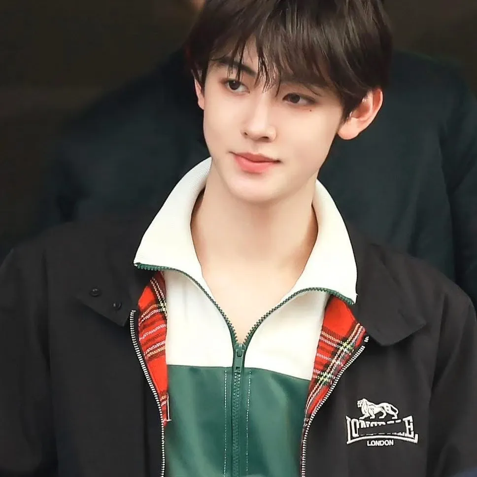 Foto terbaru Seonghyeon (CORTIS)