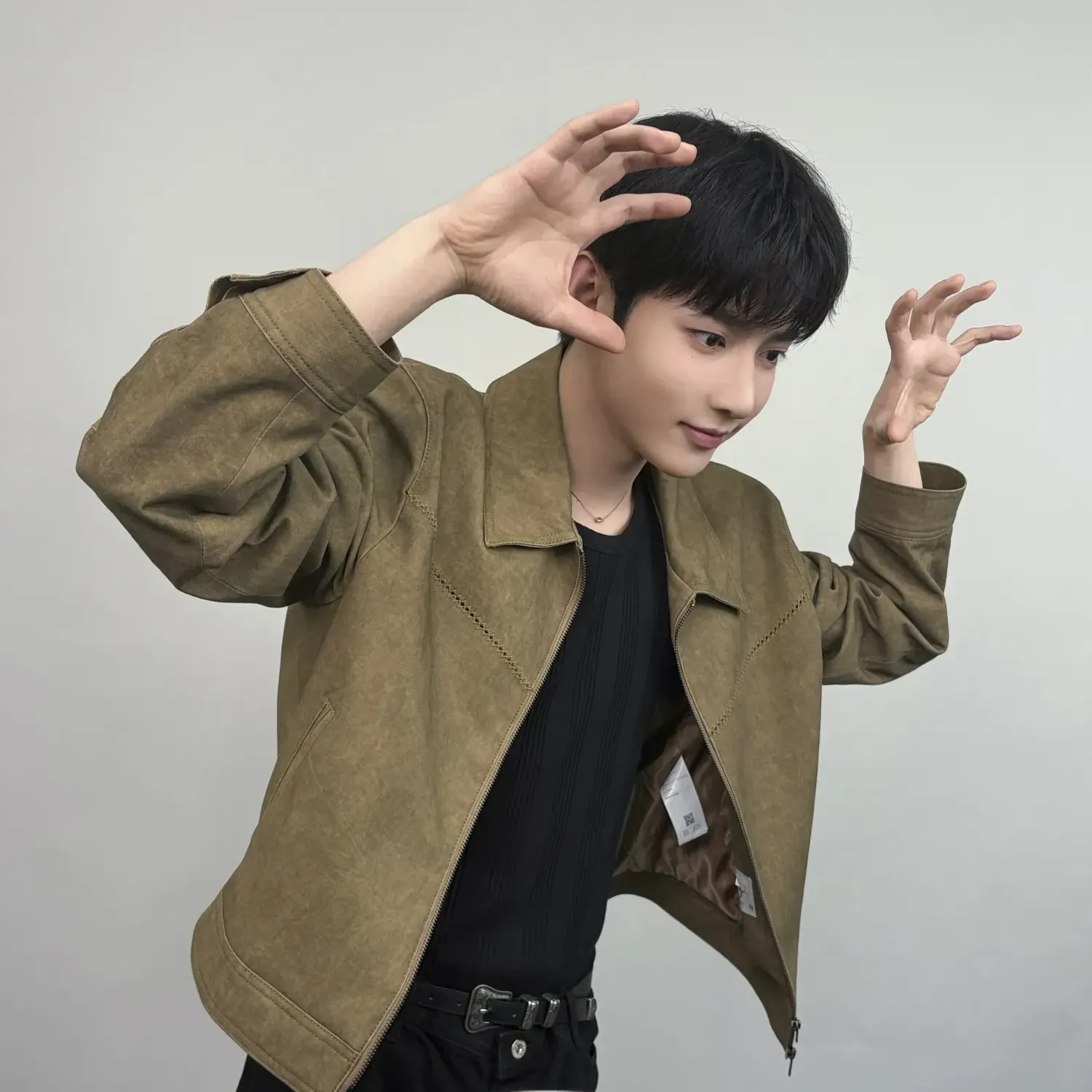 Behind-the-scenes cut of Zhang Hao (AND2BLE)