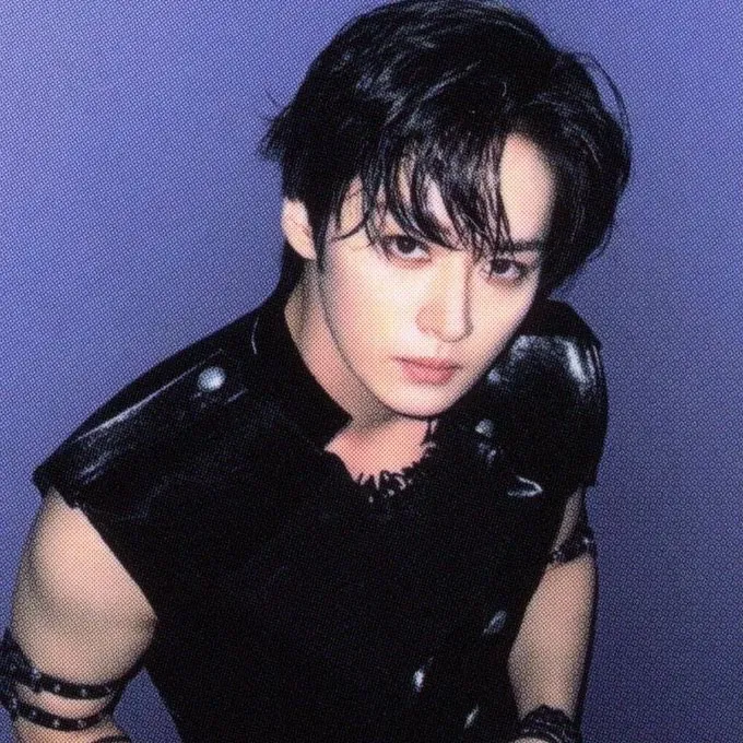 Latest photo of Lee Know (Stray Kids)