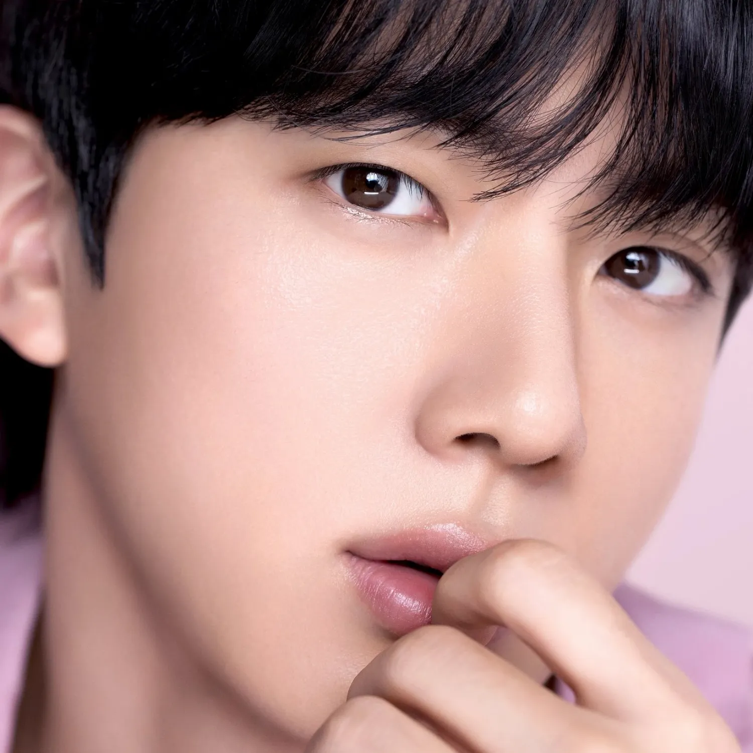 Behind-the-scenes cut of BTS