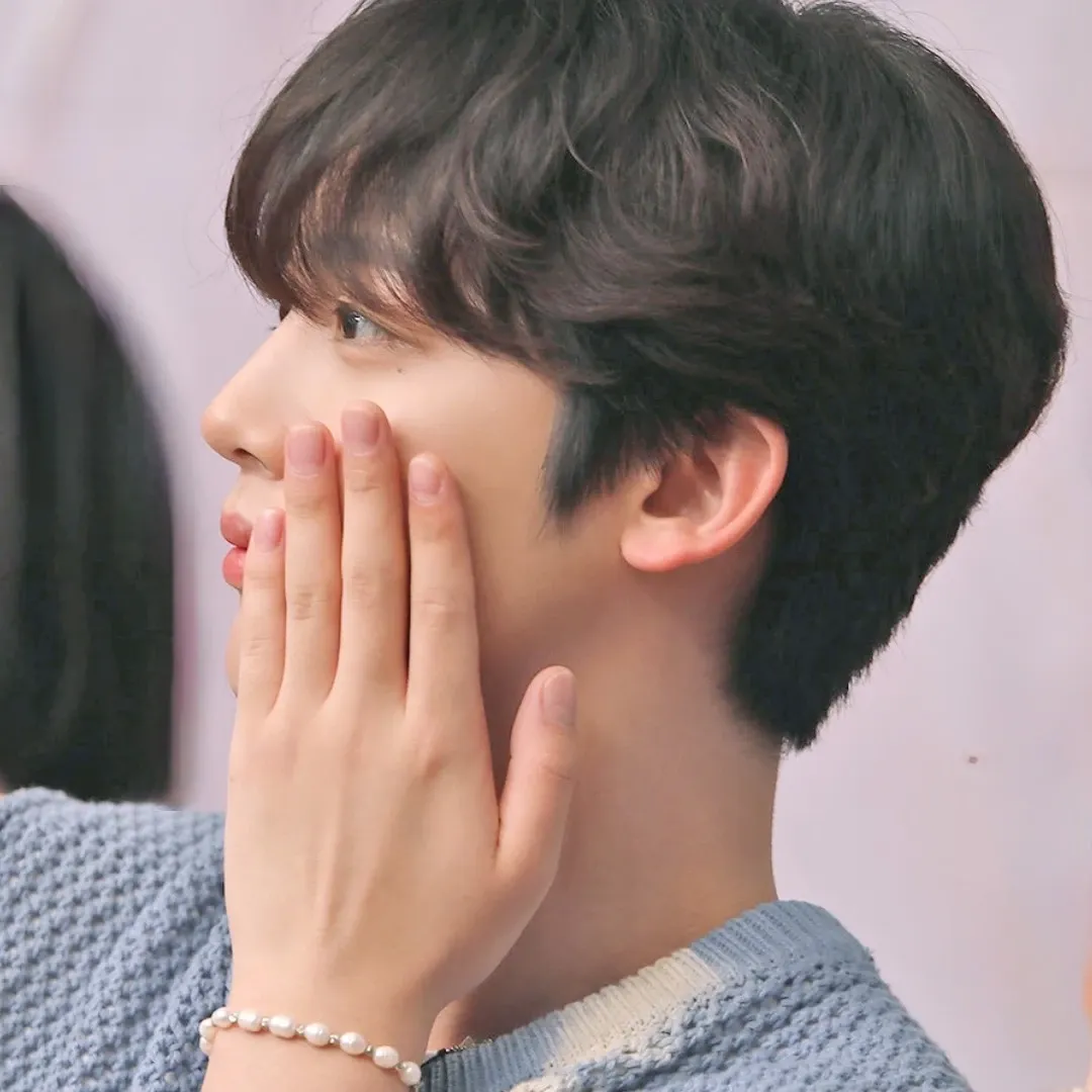 A moment captured by Kim Yohan (WEi)'s fan
