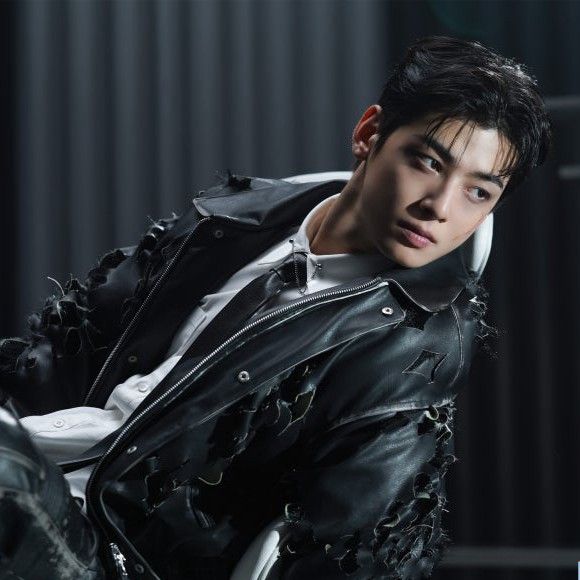 Latest photo of Eunwoo (ASTRO)