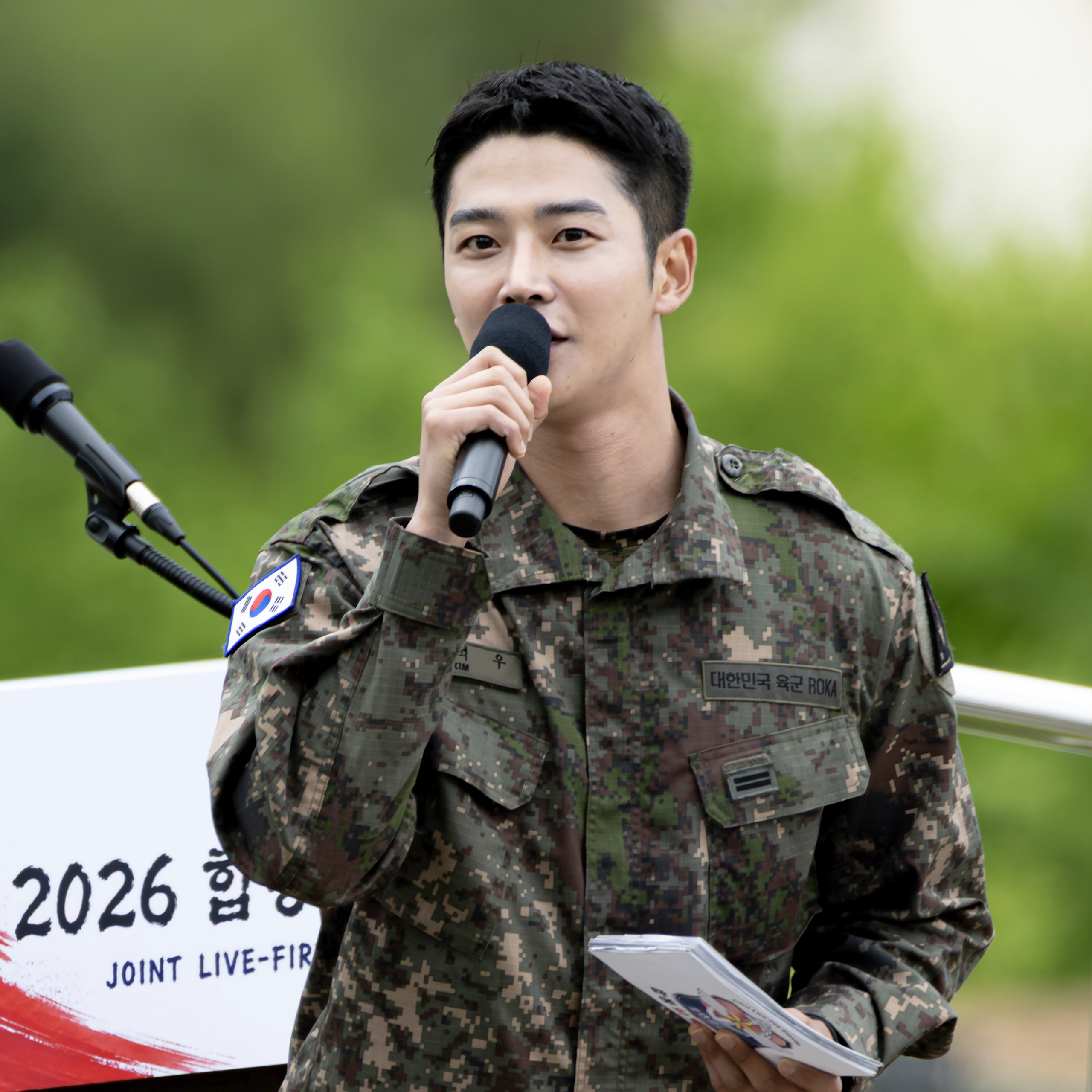 로운의 최신 사진