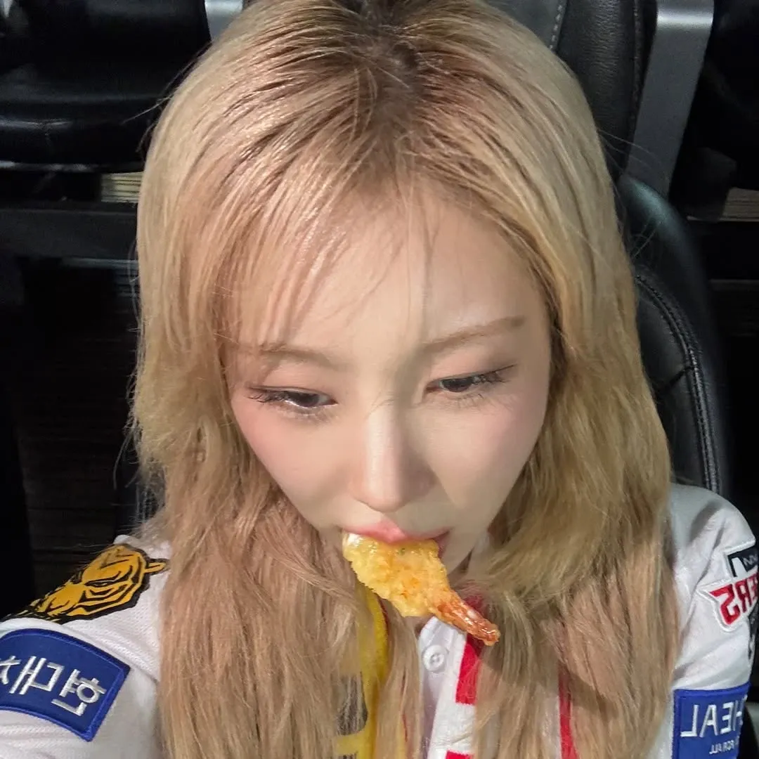 Recent activity shot of Lee Chaeyeon