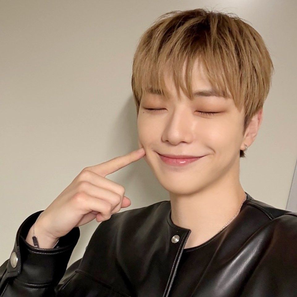 Behind-the-scenes cut of Kang Daniel