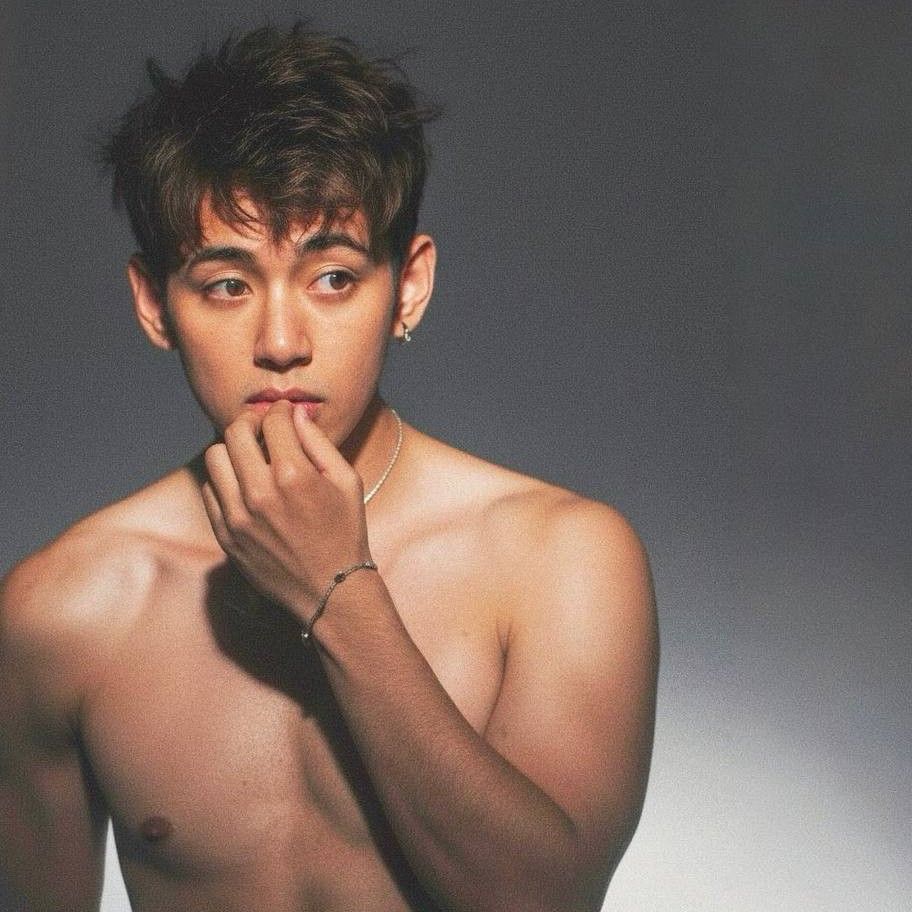 V (防弹少年团)的最新活动照片