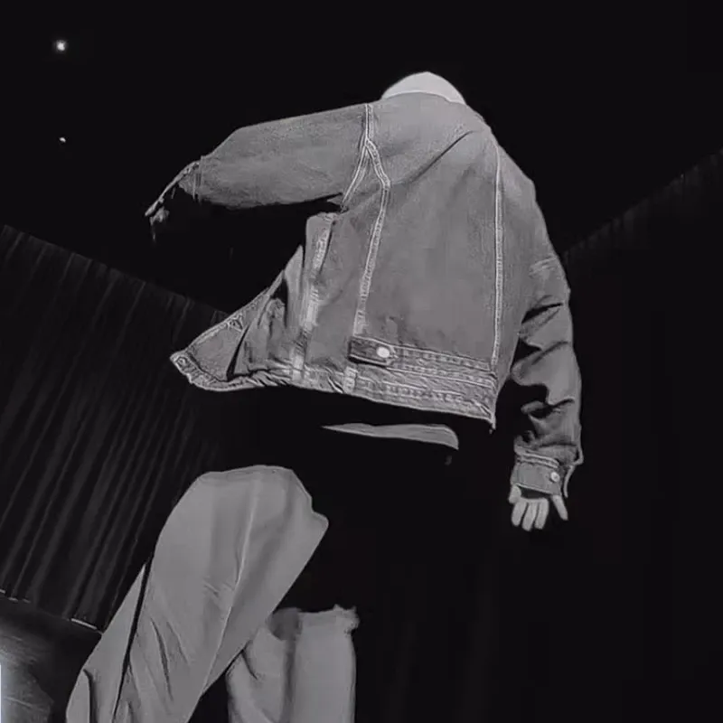 Foto aktivitas terbaru Jungkook (BTS)