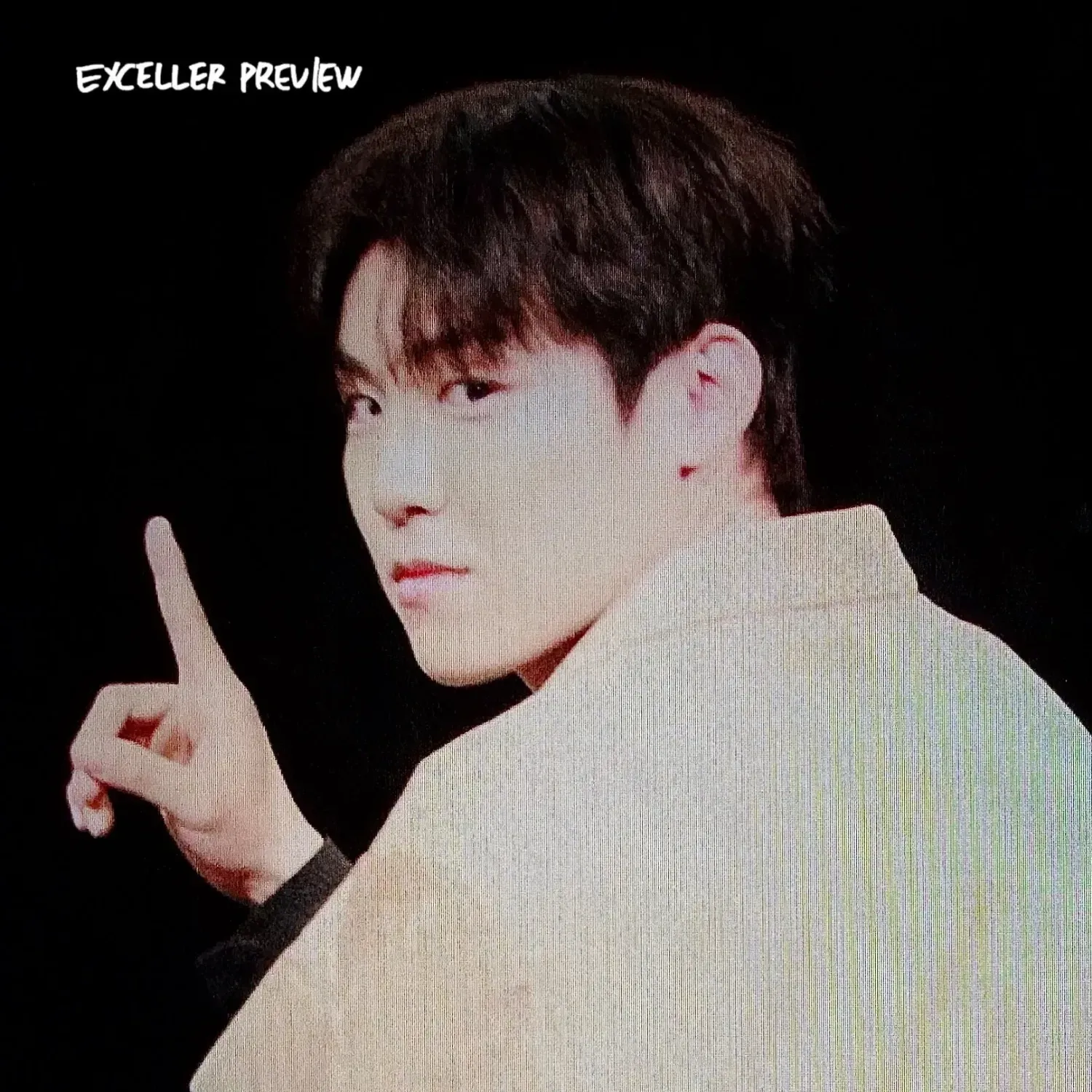 A moment captured by Park Woojin (AB6IX)'s fan