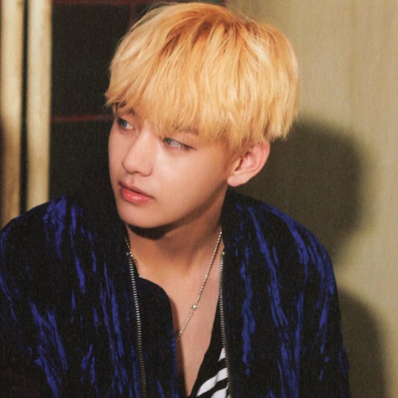 뷔 (방탄소년단) 최근 활동샷