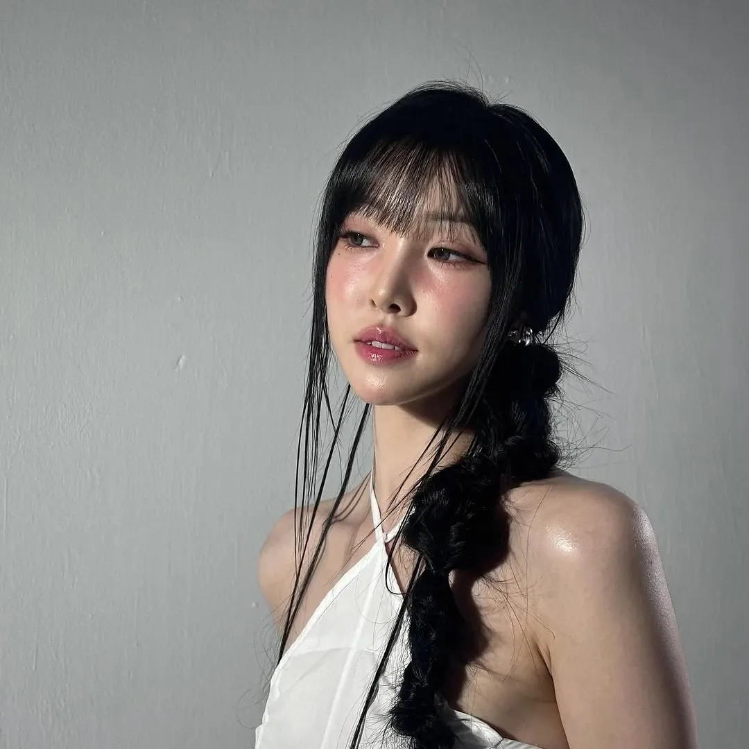 A moment captured by Yuju (GFRIEND)'s fan