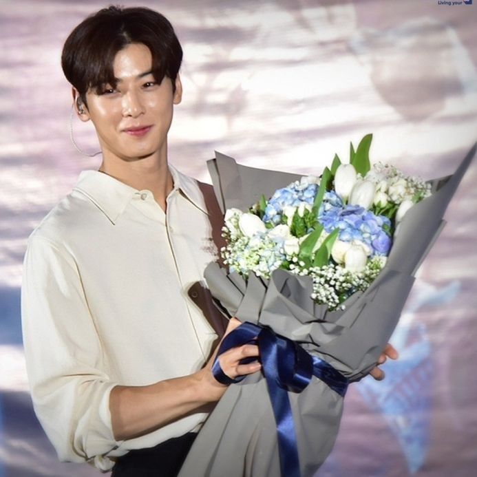 A moment captured by Eunwoo (ASTRO)'s fan