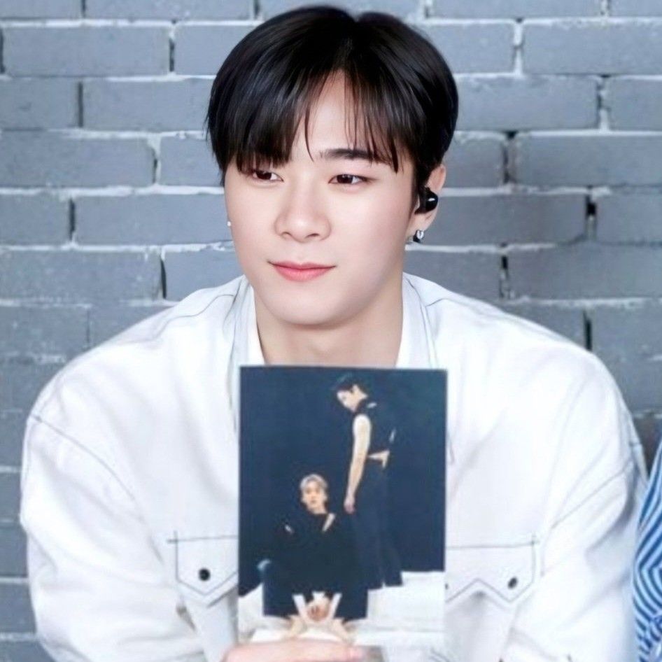 Behind-the-scenes cut of Moonbin (ASTRO)