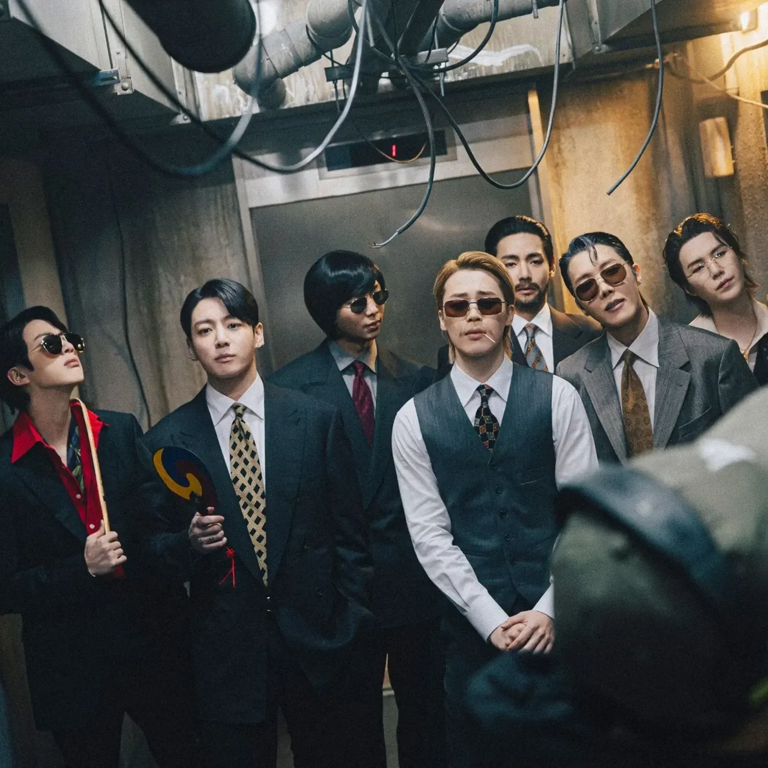 Behind-the-scenes cut of BTS