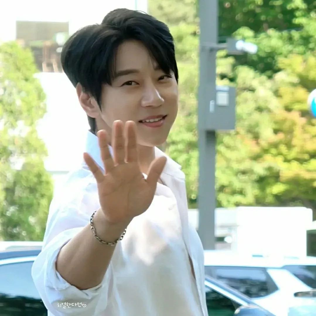 Recent activity shot of Hwang Chiyeol