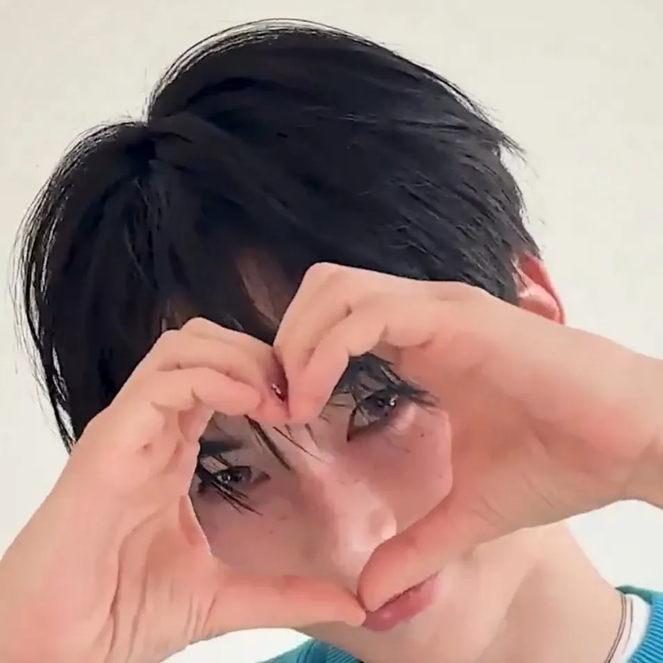 成韩彬 (ZEROBASEONE)粉丝拍下的瞬间