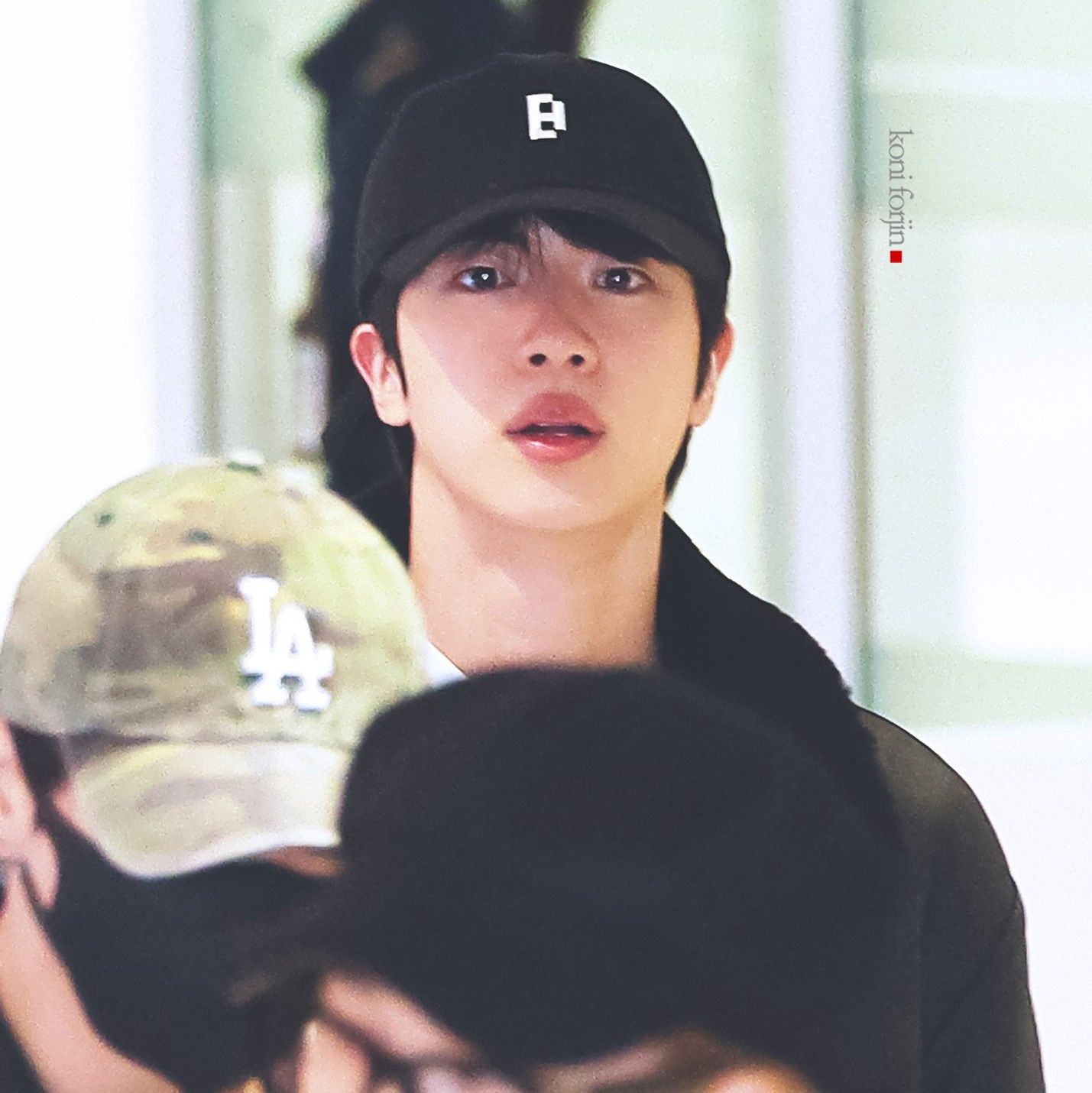 Momen yang diabadikan oleh penggemar Jin (BTS)