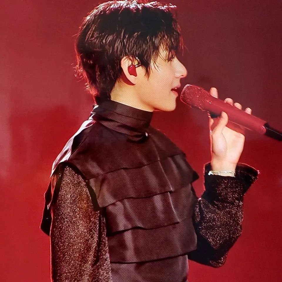 Recent activity shot of V (BTS)