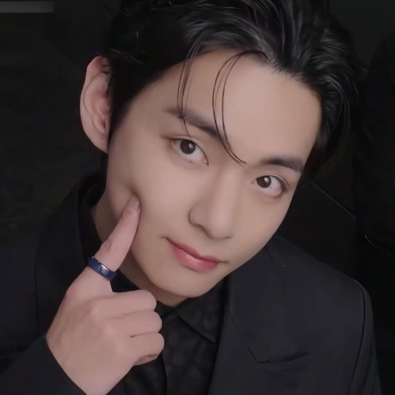 V (防彈少年團)的最新照片