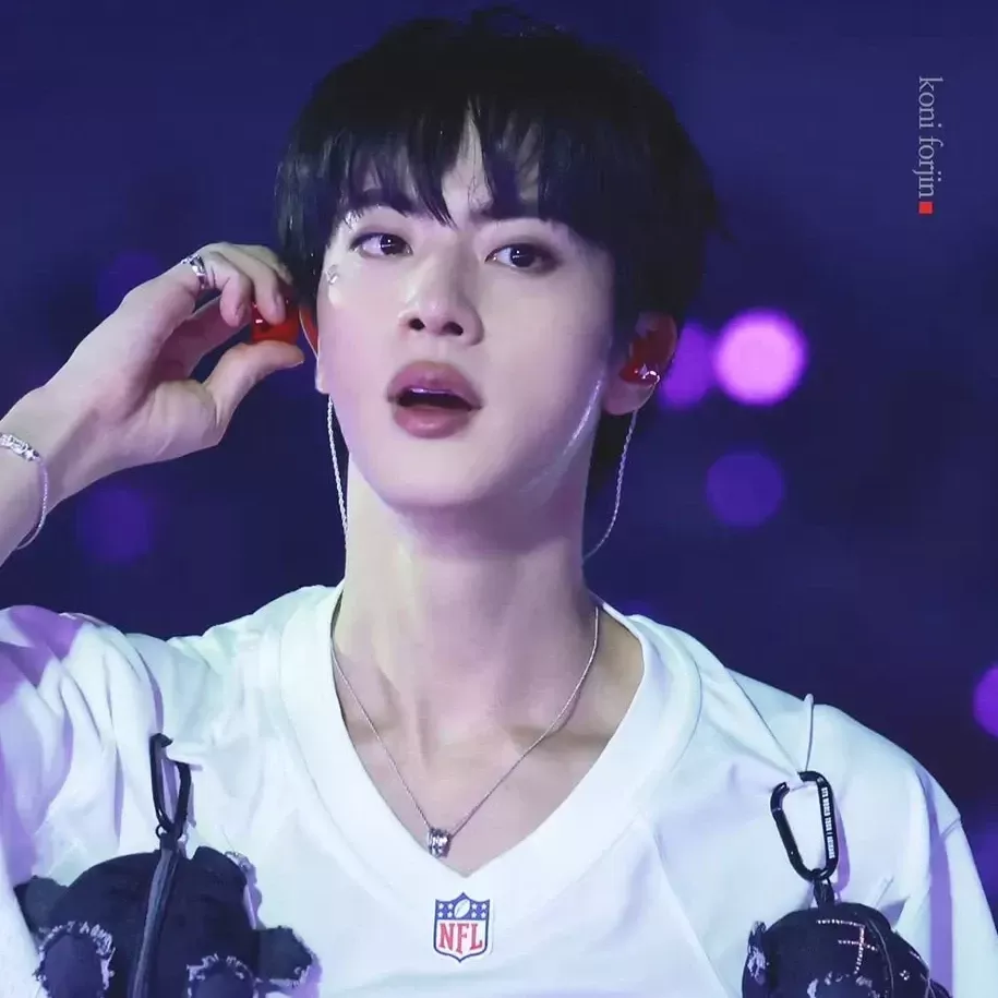 Behind-the-scenes cut of Jin (BTS)