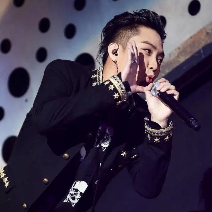 ウン・ジウォン (SECHSKIES)の舞台裏ショット