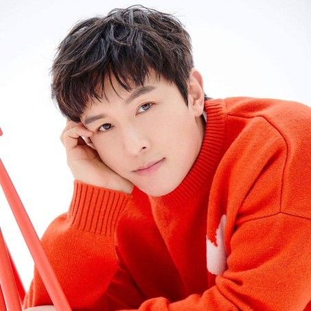 Latest photo of Kim Dongwan (SHINHWA)