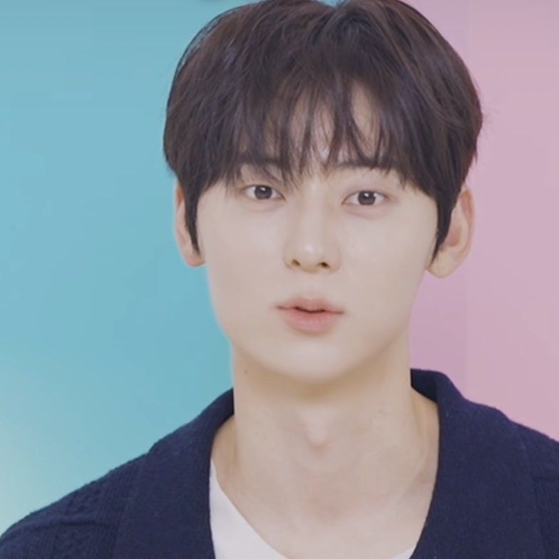 A moment captured by Hwang Minhyun's fan