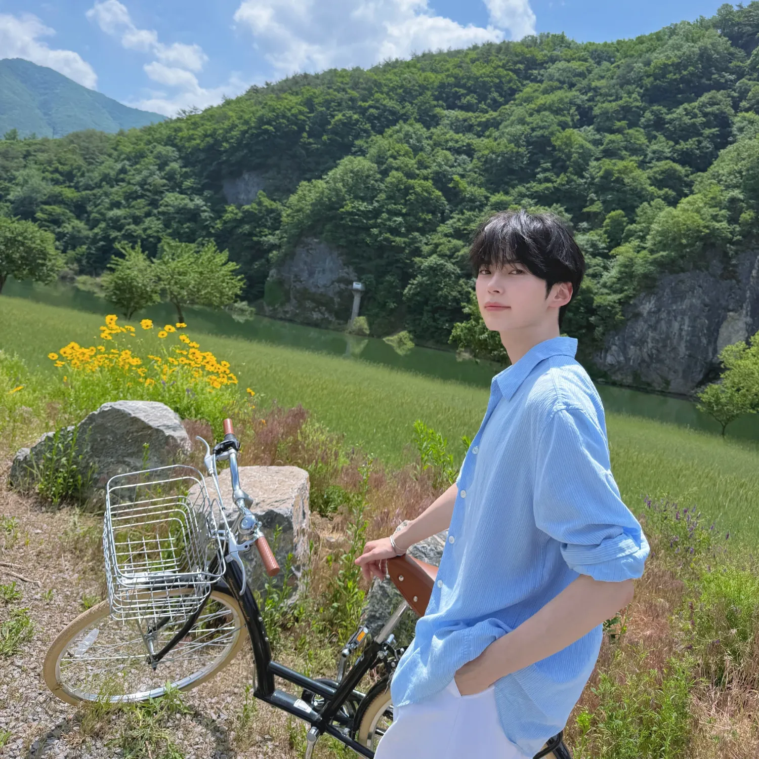 A moment captured by Sung Hanbin (ZEROBASEONE)'s fan