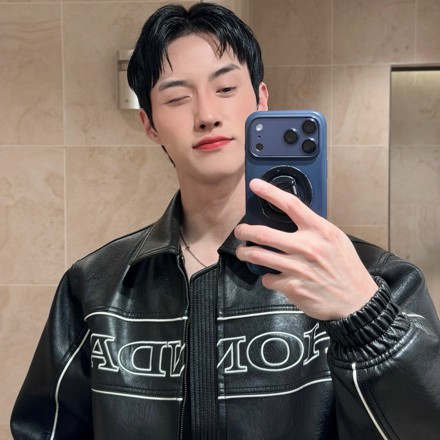 Behind-the-scenes cut of Yeoone (PENTAGON)