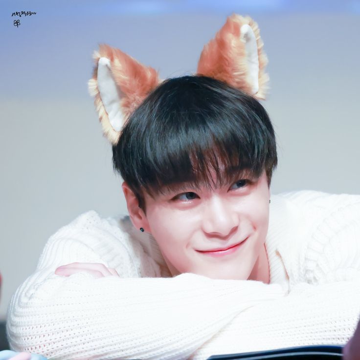 Behind-the-scenes cut of Moonbin (ASTRO)