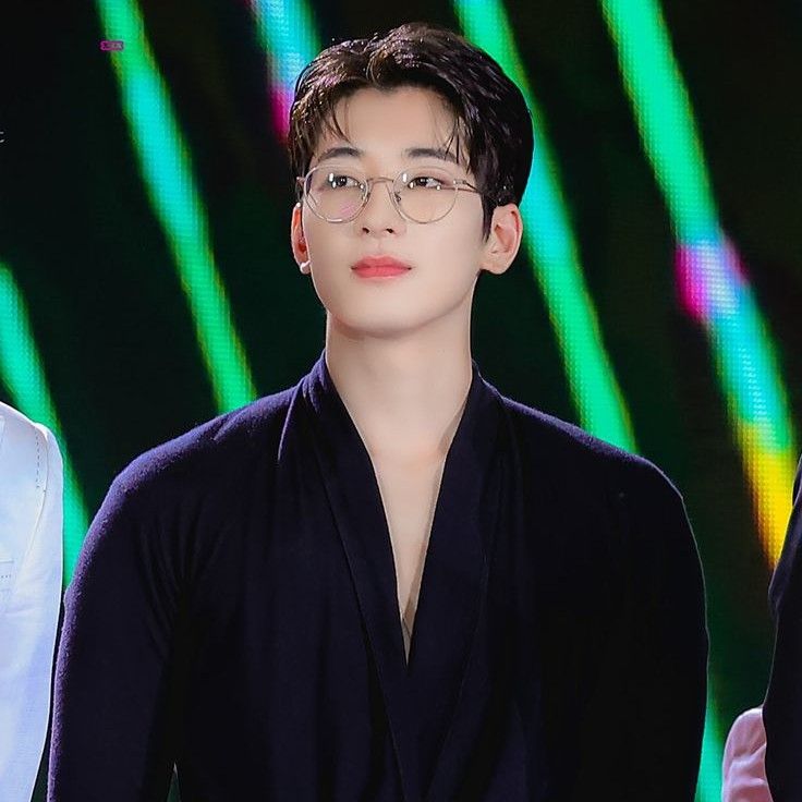 Behind-the-scenes cut of Wonwoo (SEVENTEEN)