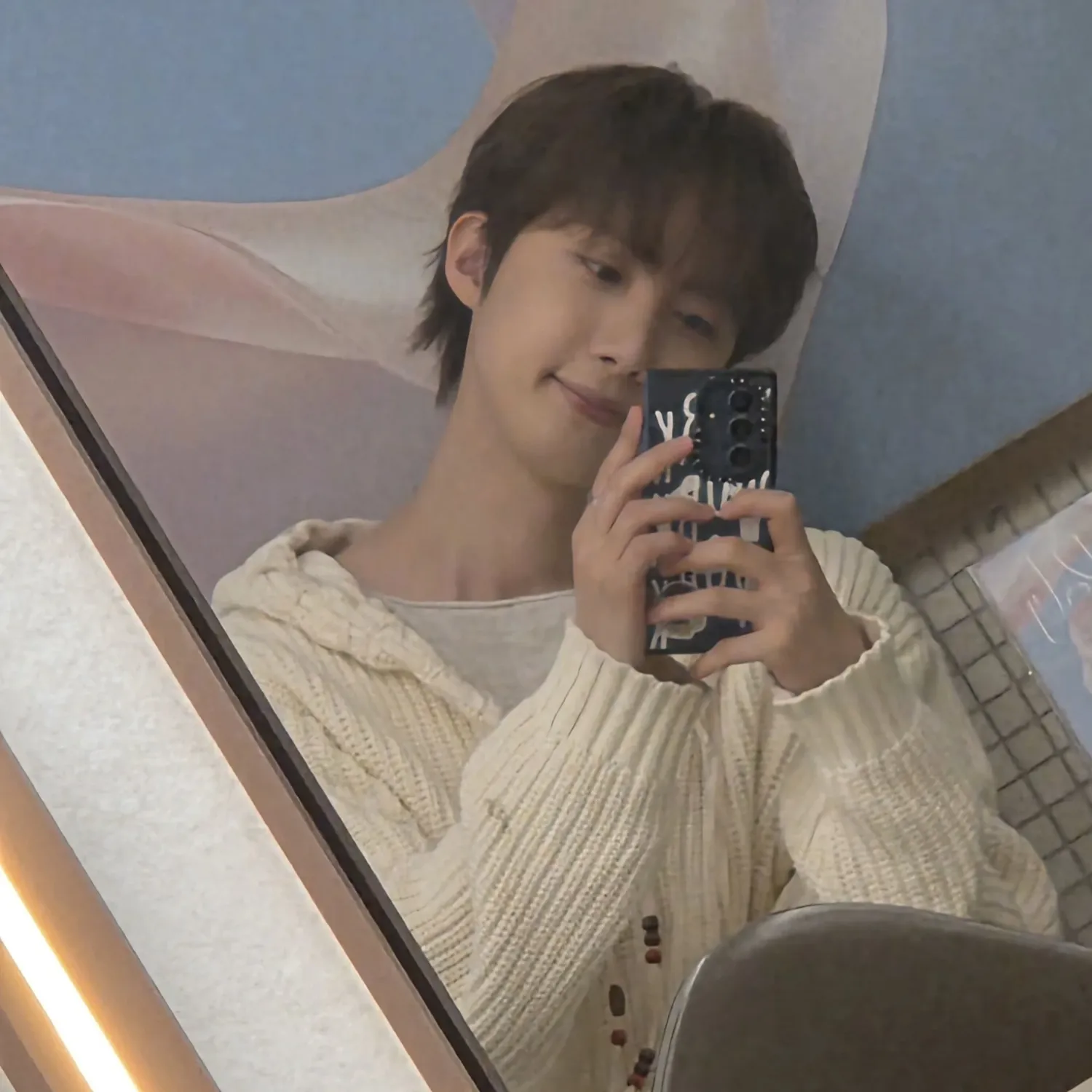 Latest photo of Hui (PENTAGON)