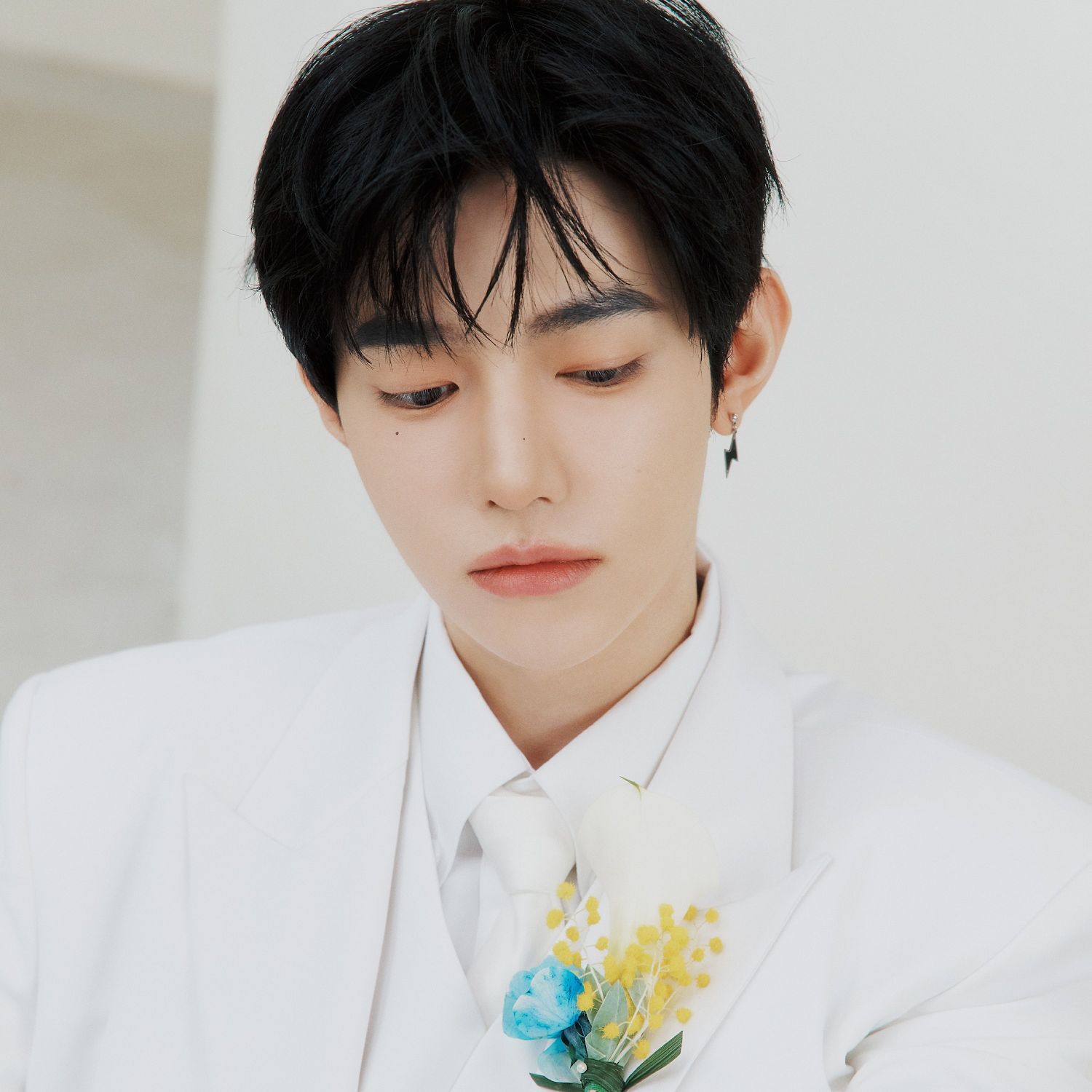 Behind-the-scenes cut of Zhang Hao (ZEROBASEONE)