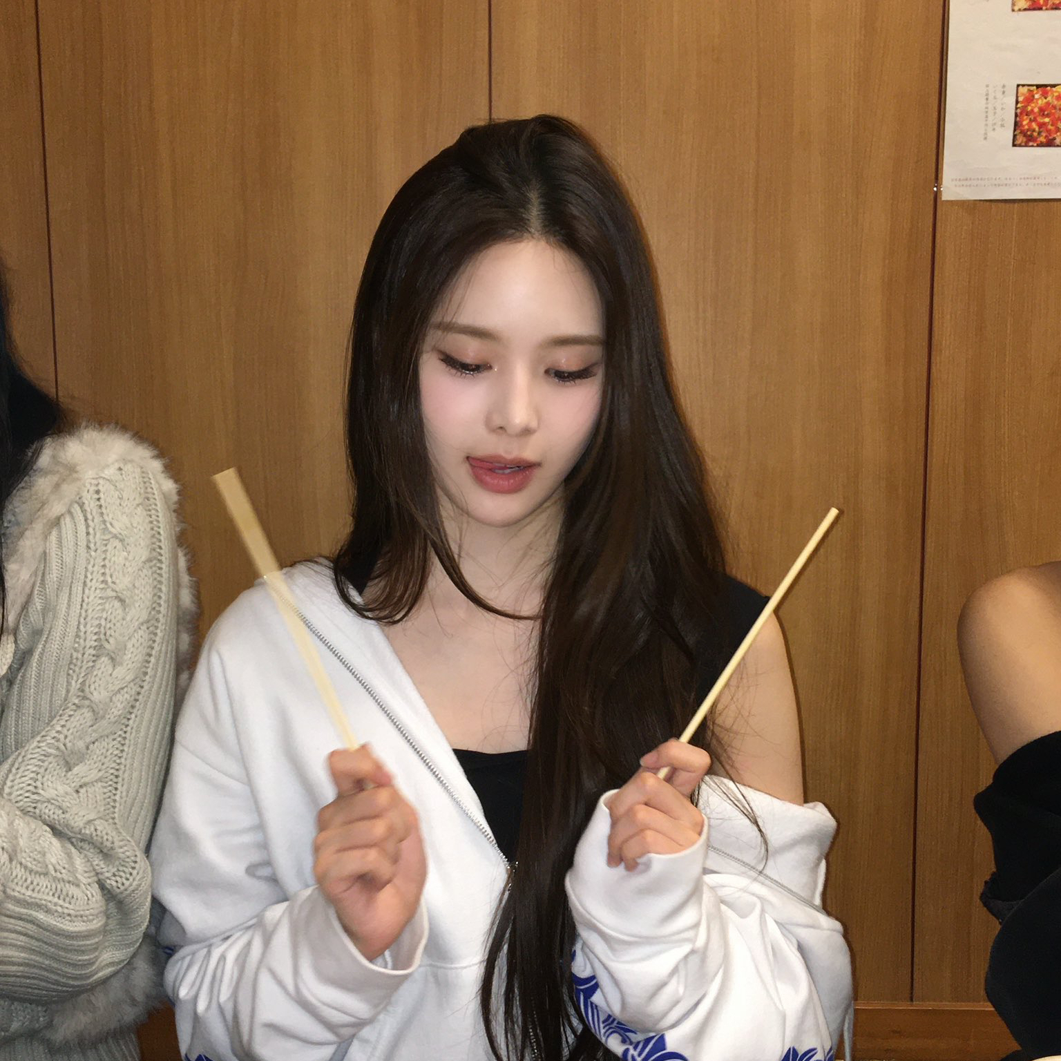 방지민 (izna)의 비하인드 컷