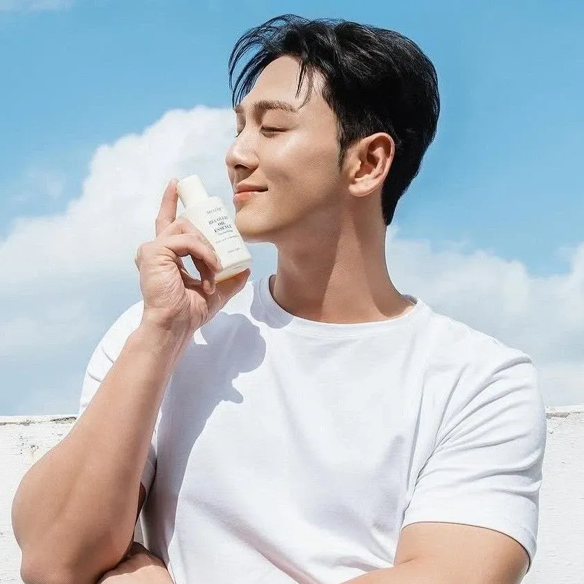 A moment captured by Baekho's fan