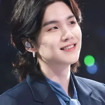 Potret di balik layar SUGA (BTS)